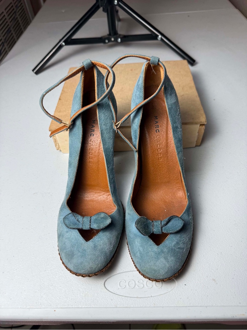 Marc Jacobs dusty blue suede heels Sz 8.5 Broken hook - Picture 10 of 13